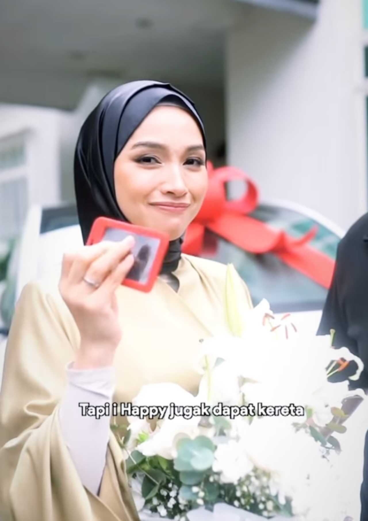 wow, suami hadiahkan kereta jenama tesla buat tya arifin!