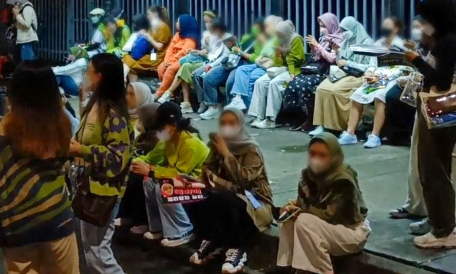 k-pop band nct 127 first indonesia concert were forced to end early after 30 people fainted