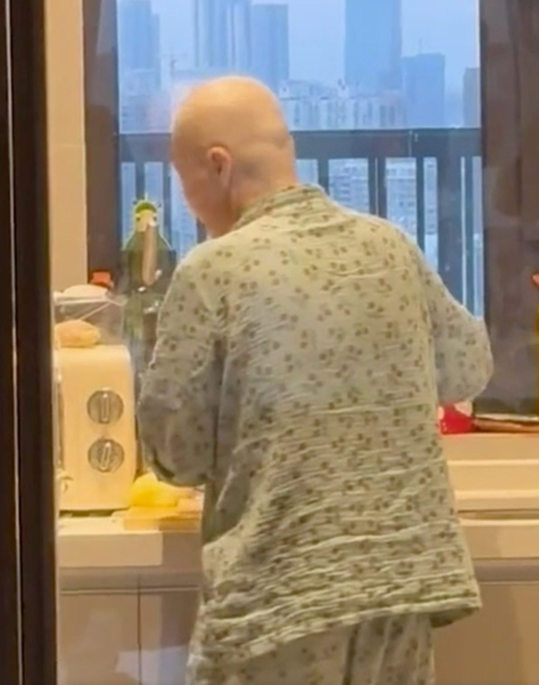 video viral ibu hidap kanser sediakan makan malam untuk anaknya buat kali terakhir