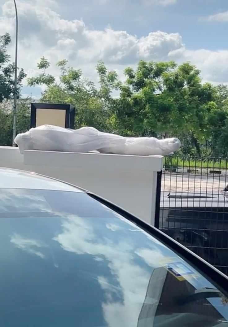 wanita terkejut terima bungkusan serupa mayat dari seller