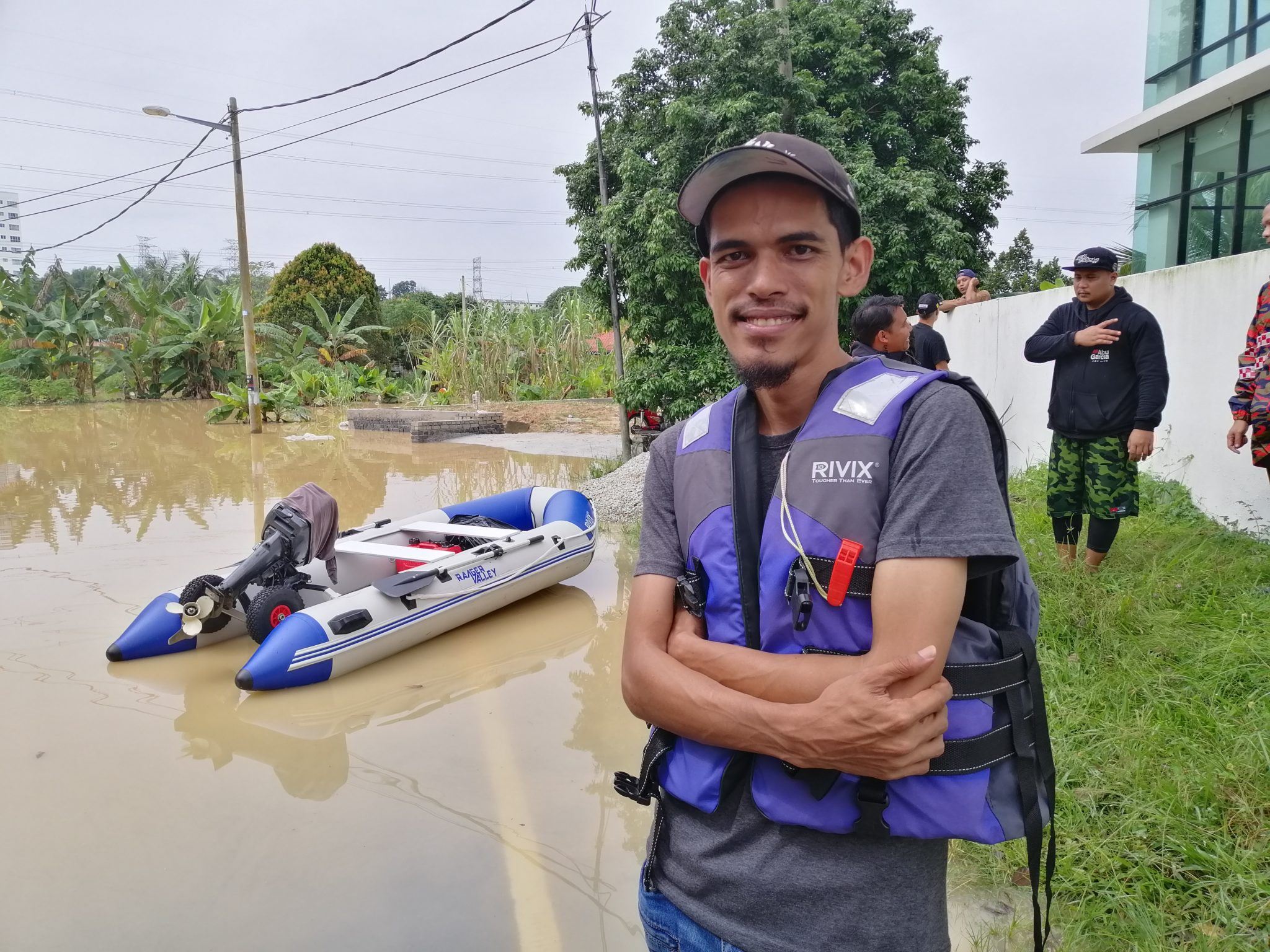 “viva哥”又来了！凌晨赶往万宜救灾！