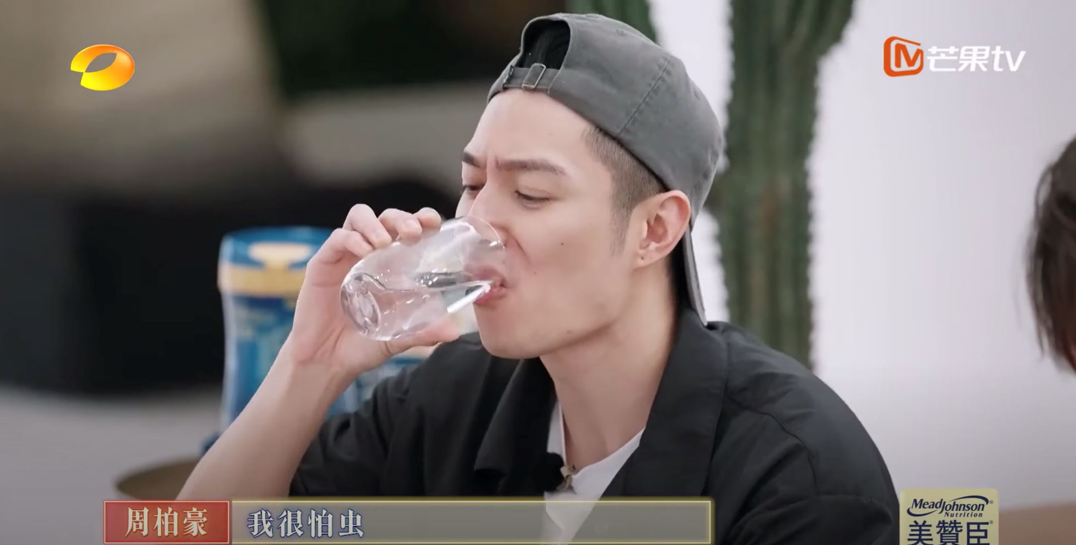 🔥【影片】《大湾仔的夜2》吴卓羲介绍吃土蚯❗️周柏豪挑战恐惧吃虫虫🐛