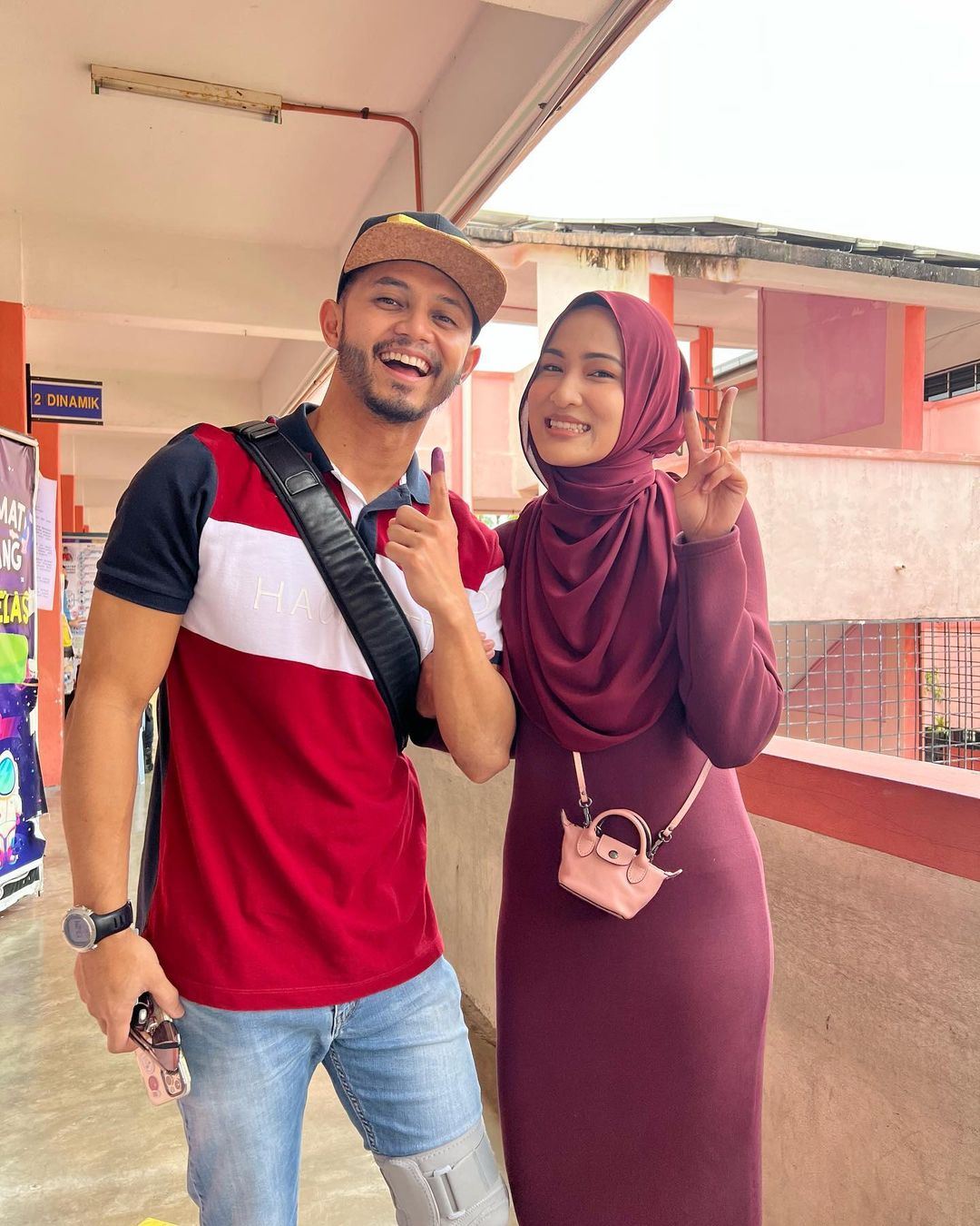 kongsi foto first time mengundi, netizen nak tahu isi beg kecil hanis zalikha