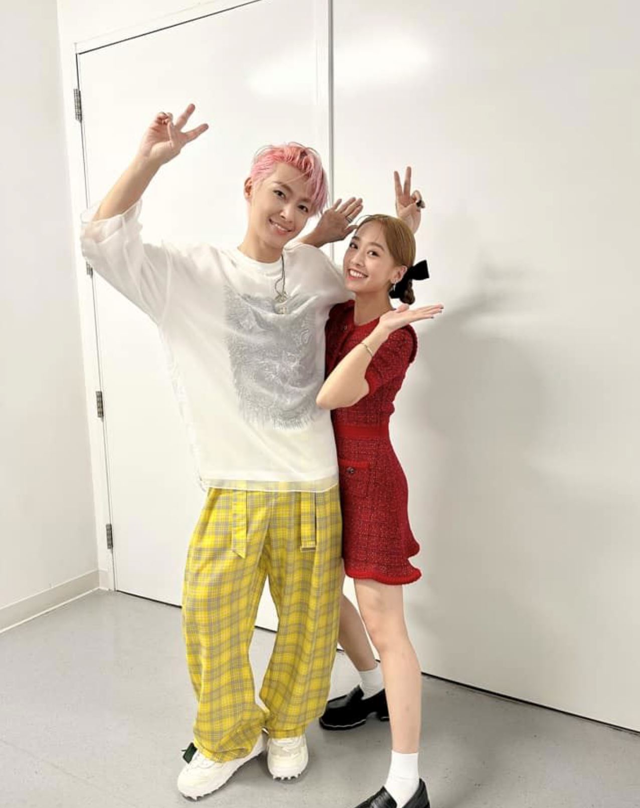 炎亚纶鬼鬼真的亲了！公开官宣恋爱？