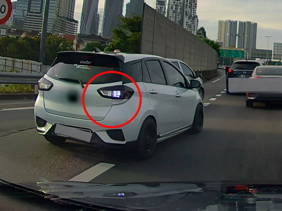photos of car with modified signal lights went viral, netizens said it’s dangerous and confuses road users!