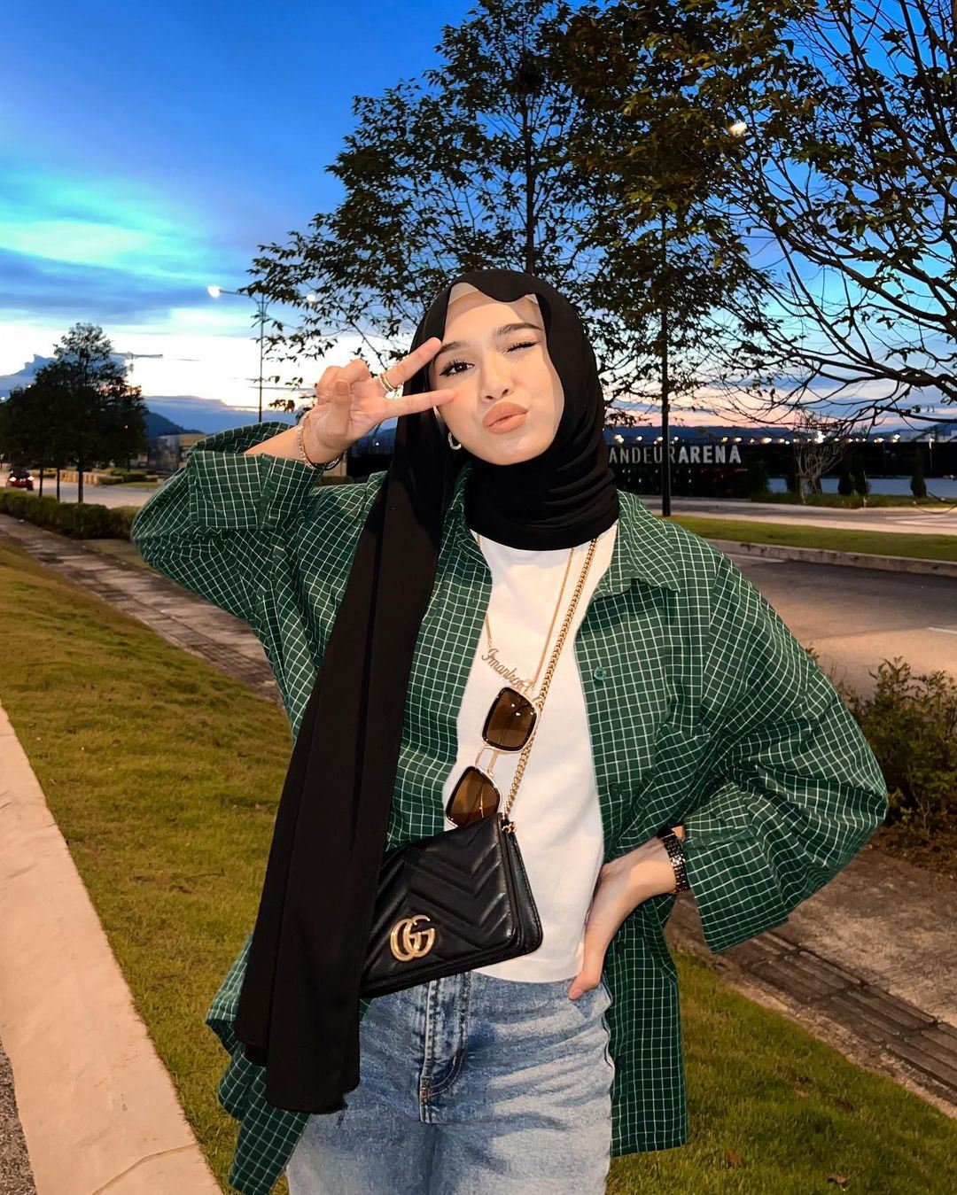 gosip konon rapat dengan seseorang, iman troye jelas status sebenar dirinya