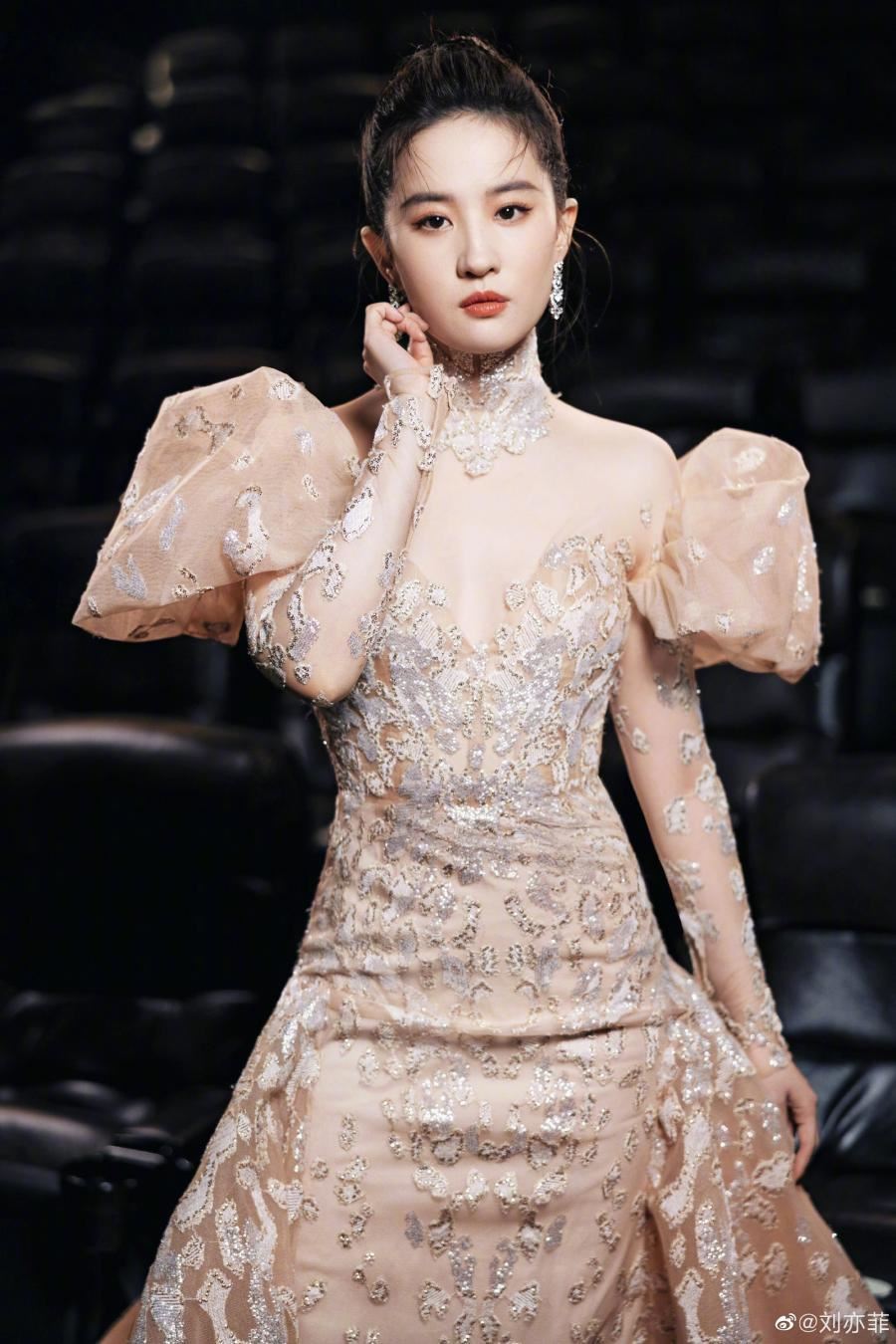 《乘风破浪4》拟邀名单曝光！网嘲太离谱！