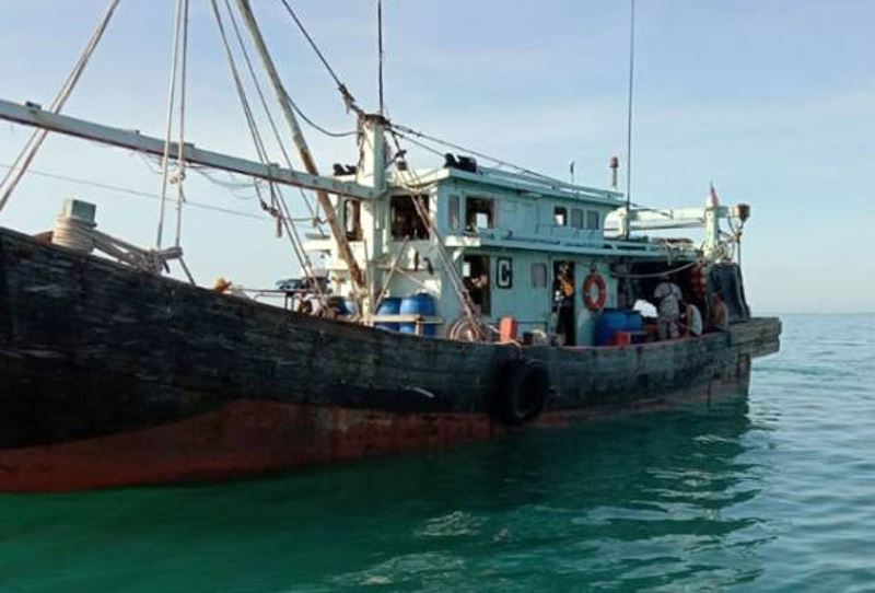 fisherman in johor went missing for 14 hours, found clinging to plastic barrel
