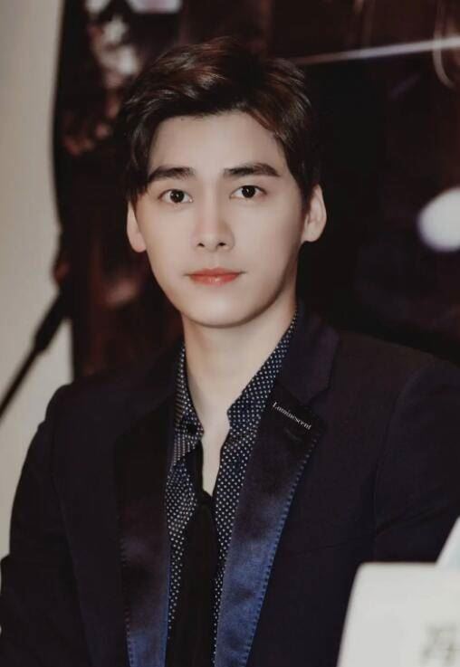 李易峰被爆已婚？入赘财团豪门！