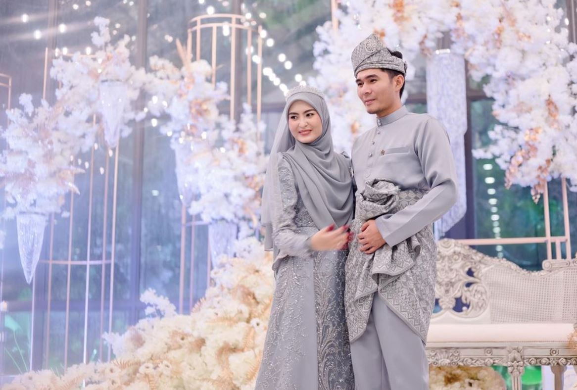 wany hasrita sebak nyanyi menahan rindu kerna berjauhan dengan suami