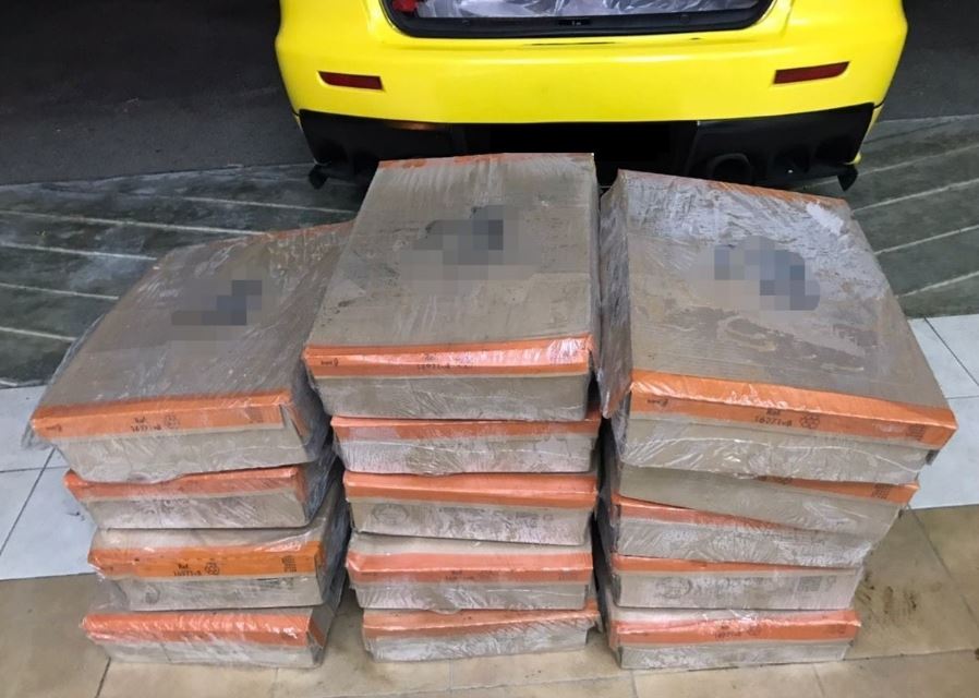 m’sian man caught smuggling over 200kg of frozen chicken from singapore to johor