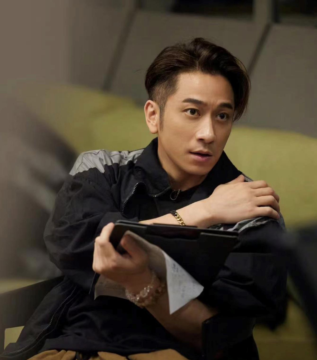 🔥《披荆斩棘2》吴卓羲搞笑虏获网友的心❗️童年照被翻出，眼仔碌碌好可爱🥰