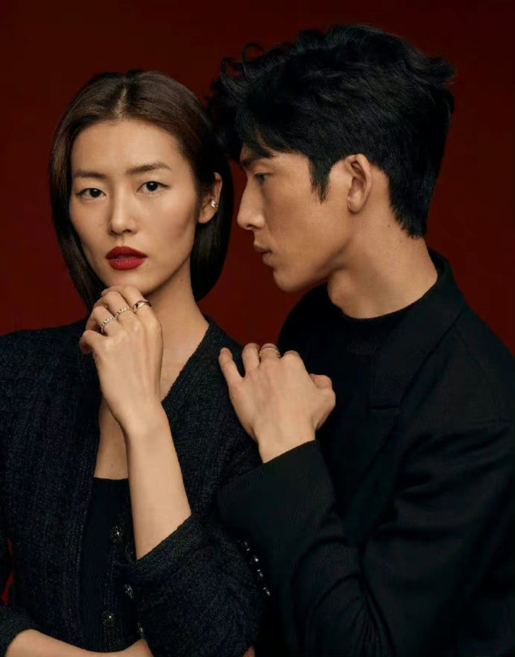 ✨井柏然刘雯光明正大发糖🥰网友偶遇牵手逛街📸