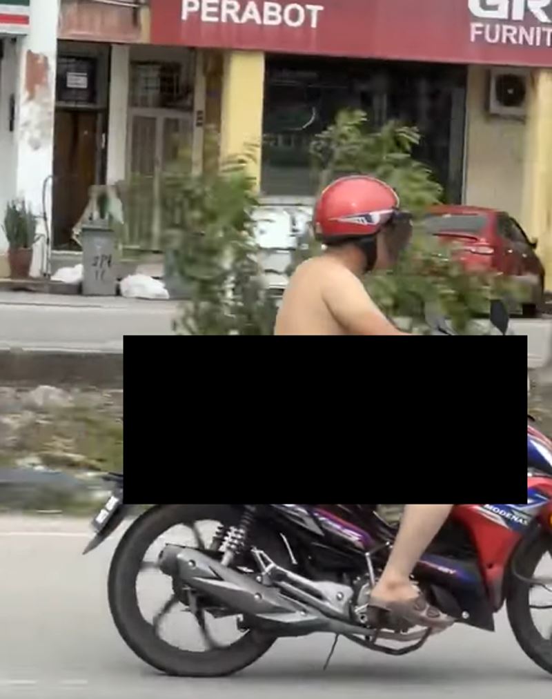 “it’s probably hot out!” m’sians responds to viral video of man riding his motorcycle naked in melaka