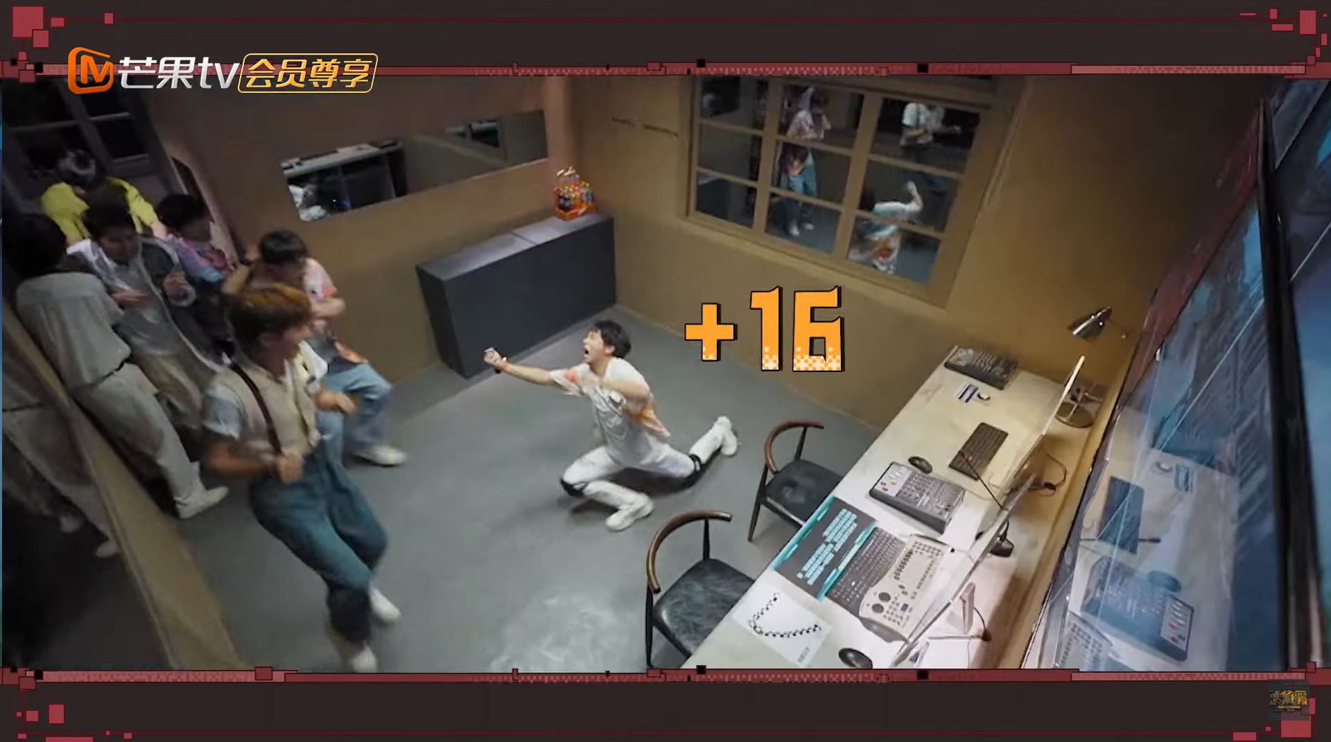 🍑密室大逃脱第四季收官🎉节目组统计彭昱畅下跪次数多达20次🙇🏻‍♂️😂