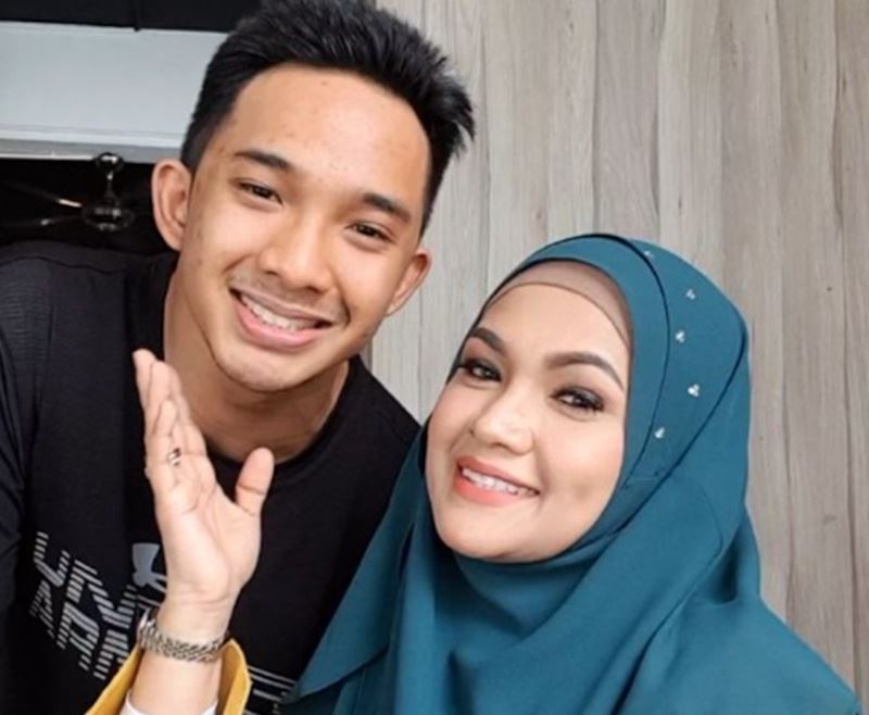 zarina zainuddin kesal anaknya, azal azrai dilabel orang gila