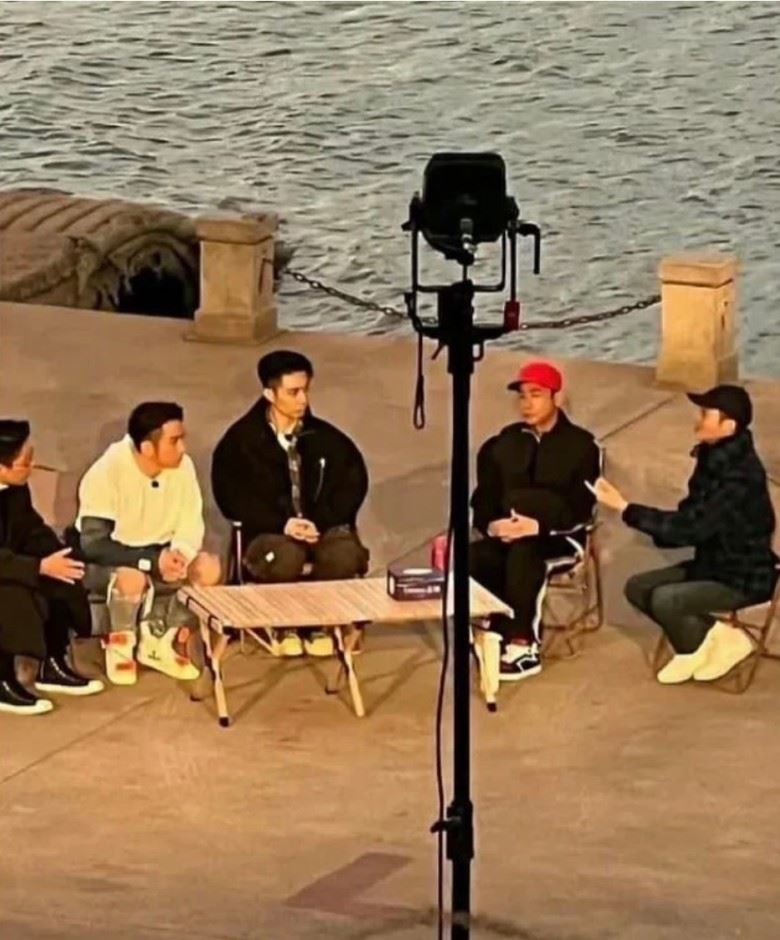 📺吴卓羲、周柏豪加盟《大湾仔的夜》第二季❗️和陈小春、张智霖海边聊心事