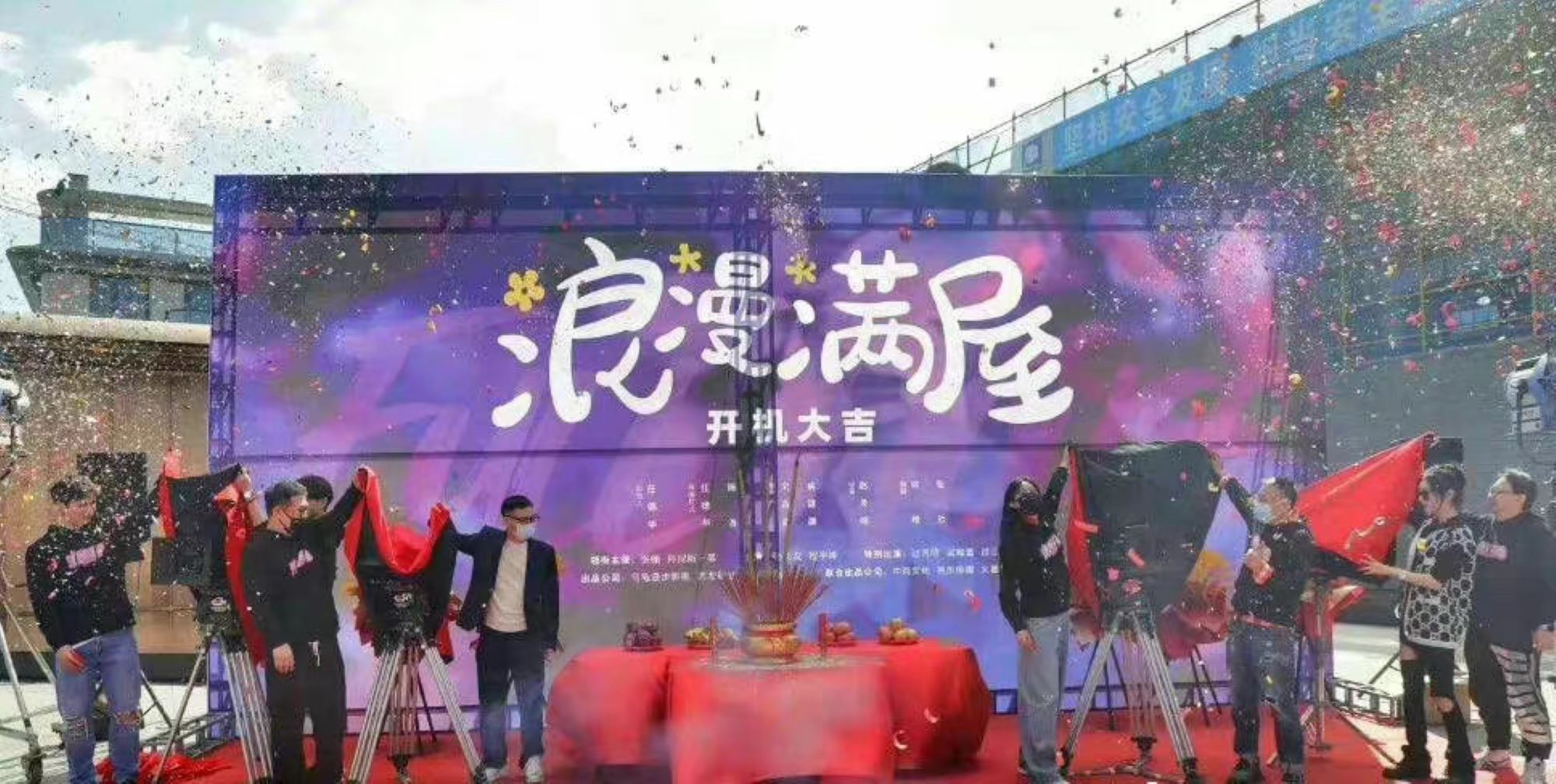 🎥韩剧《浪漫满屋》中国翻拍电影版🎬丹尼斯吴、张俪出演男女主角😍
