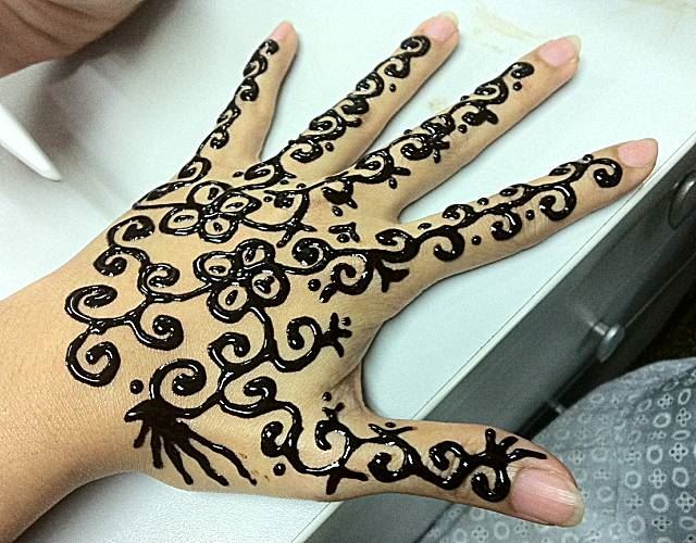 betul ke pakai henna buat kulit berparut kekal?