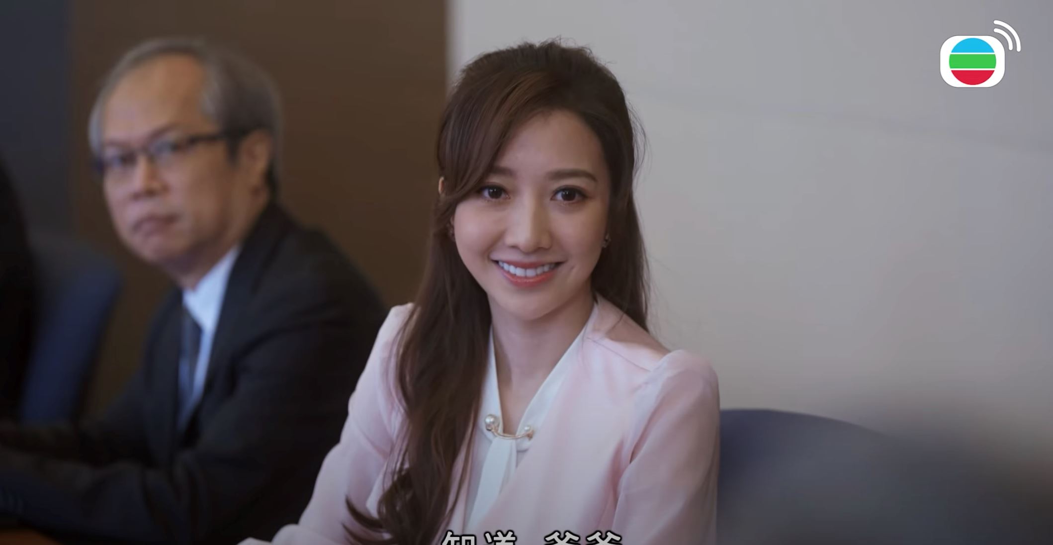 📺【影片】《美丽战场》何依婷不再是「纯纯兔」❗️终极黑化威胁方力申好有气势🔥