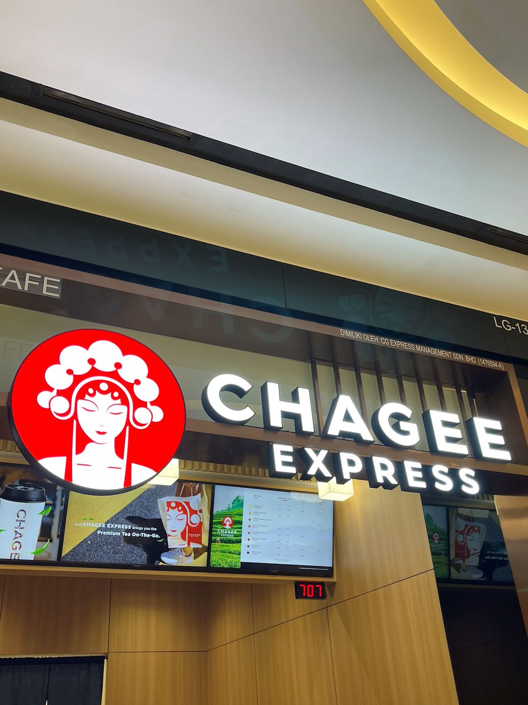 全马首家“便携式”霸王茶姬开幕！