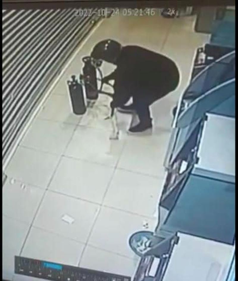 young man in kl attempts to break atm machine to pay off loan sharks