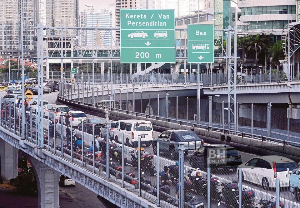 20 lanes to open at ciq for malaysians returning to vote