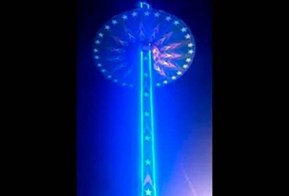 sebuah permainan di taman tema terhempas jatuh, 10 orang cedera