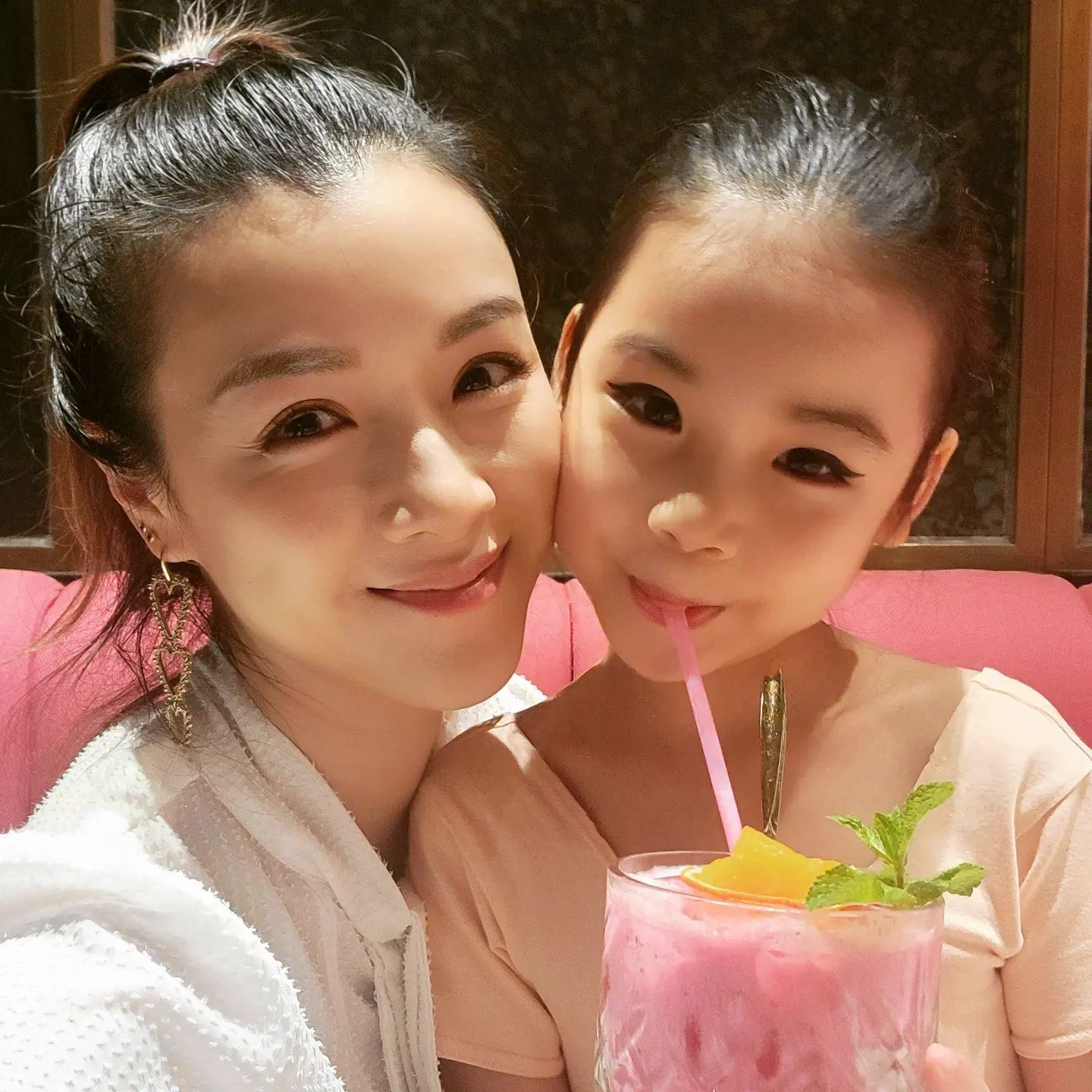 😷陈豪女儿确诊新冠肺炎❗️和陈茵媺新剧暂停工