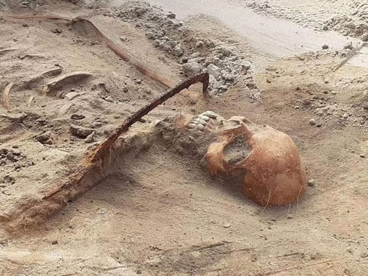 pakar jumpa rangka mayat pontianak, ada bilah sabit pada kerongkong