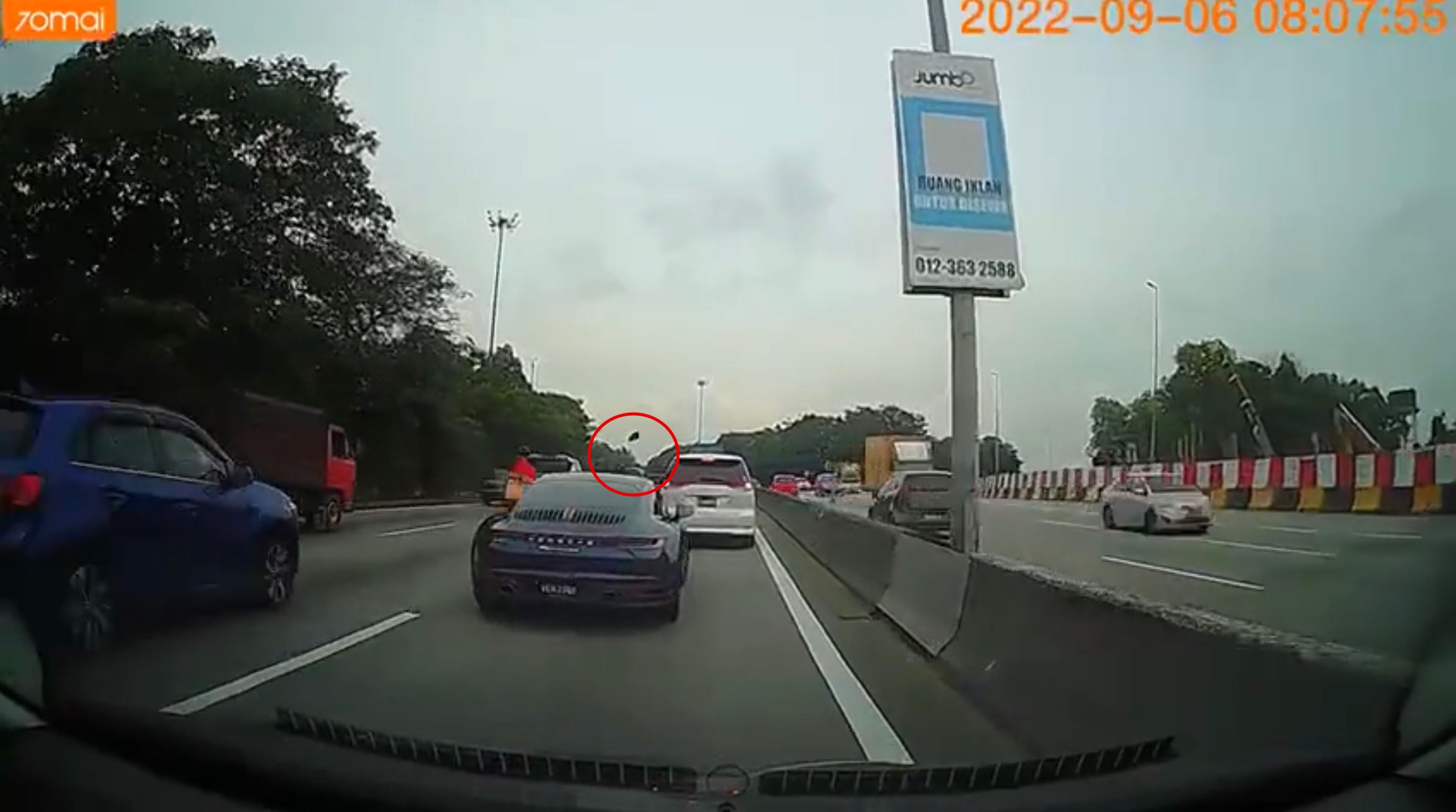 m’sians angered after video of delivery rider kicking car’s side mirror that was changing lanes went viral