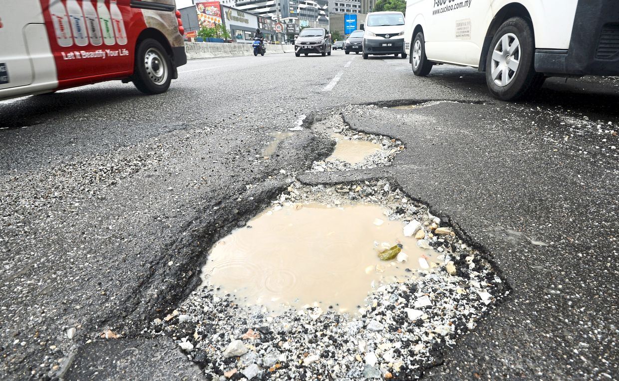 motorists can report potholes in selangor using twitter hashtag #infrasel