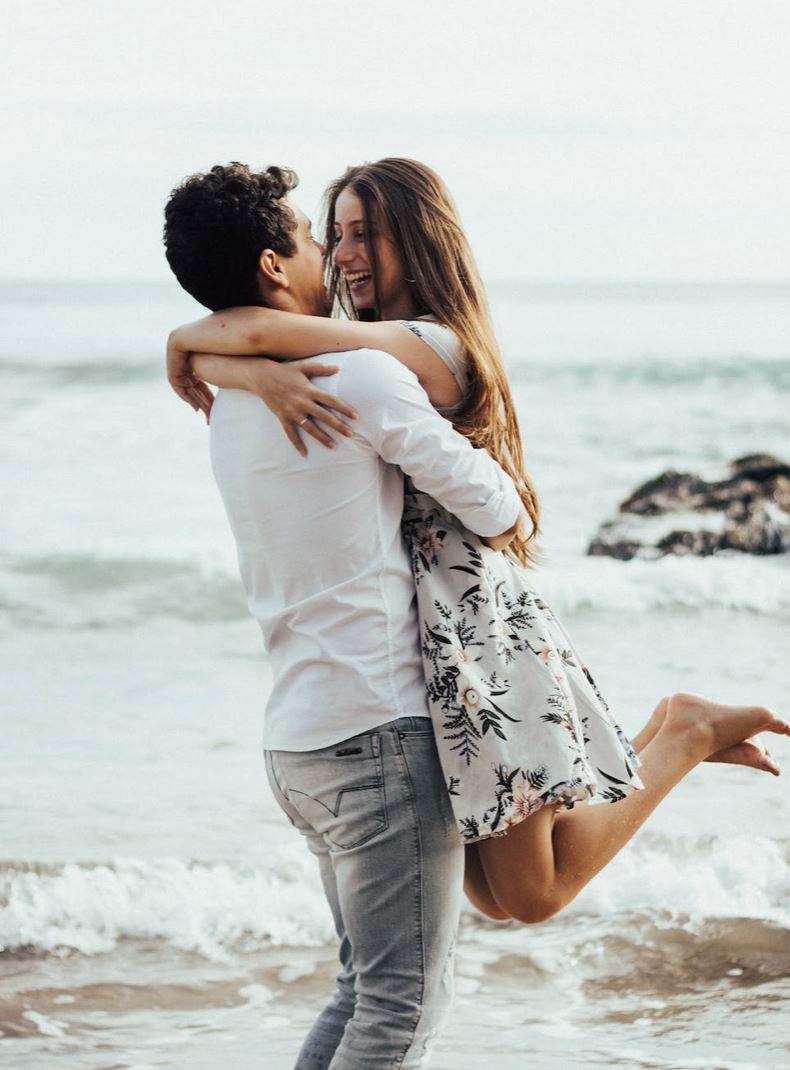 【朋友圈官宣】10句搞笑恋爱官宣文案！