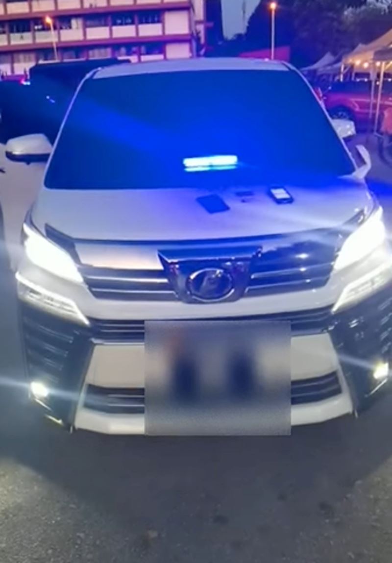 police arrested 26-year-old driver for using strobe light on his car