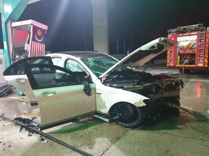 luxury car crashed into petrol station, driver fled and left his car behind