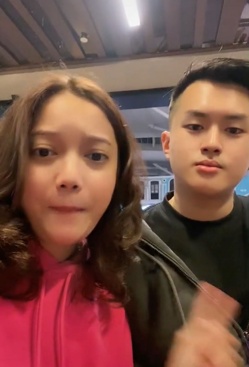 anak gadis azhar sulaiman menangis terpaksa tinggalkan malaysia