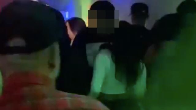 tular video lelaki dikatakan milik seorang lelaki memeluk seorang wanita di kelab malam