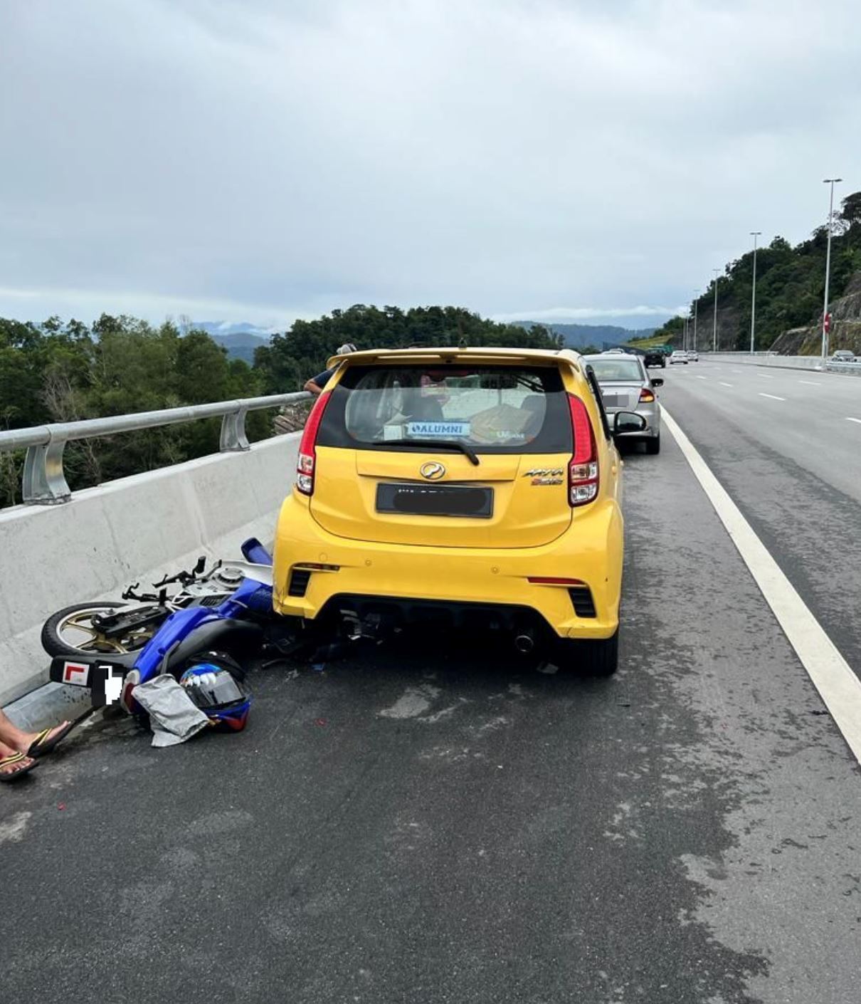 suke大道路牌小到像a4纸？网嘲像网购回来的！