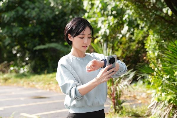 Honor Magic4 Pro与Jojo吴俐璇