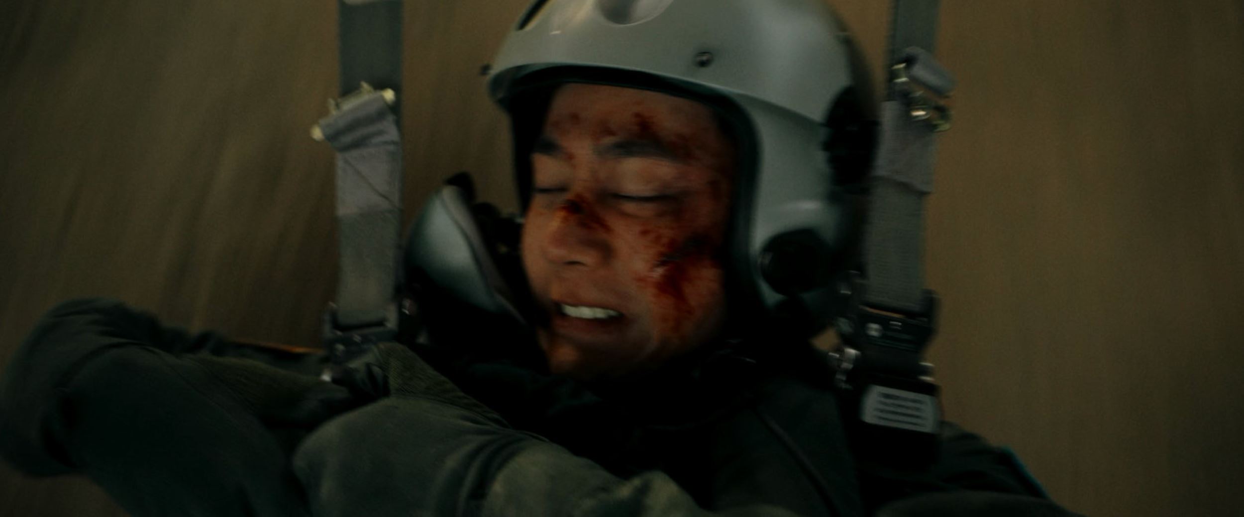 🎥王一博新镜头满脸是伤好惊险🥺🎬《长空之王》定档930🔥