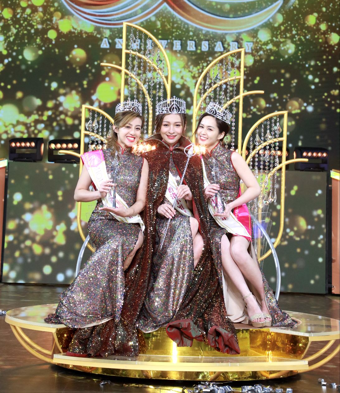 👑【2022香港小姐】8号林钰洧以美貌智慧摘冠🌹