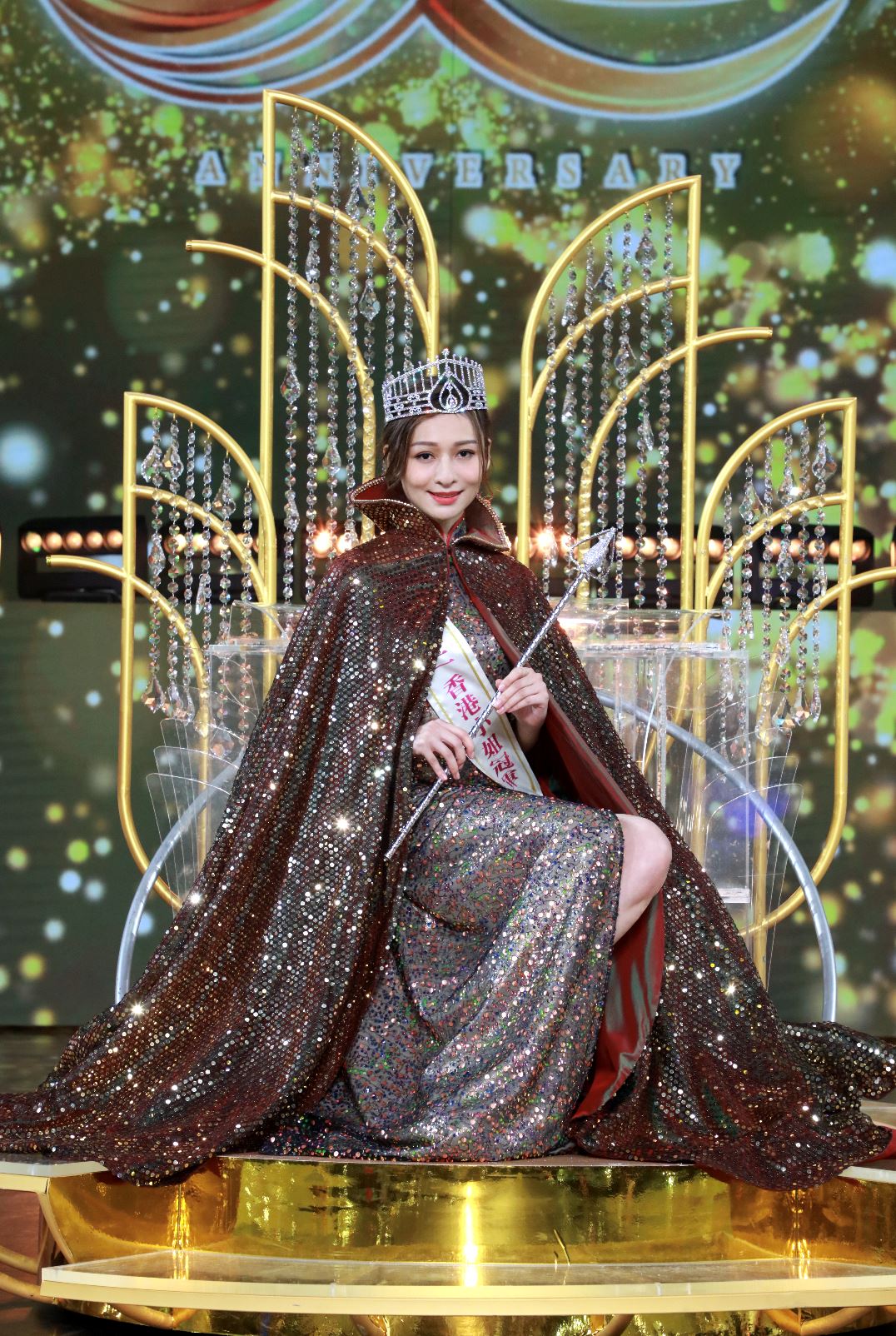 👑【2022香港小姐】8号林钰洧以美貌智慧摘冠🌹