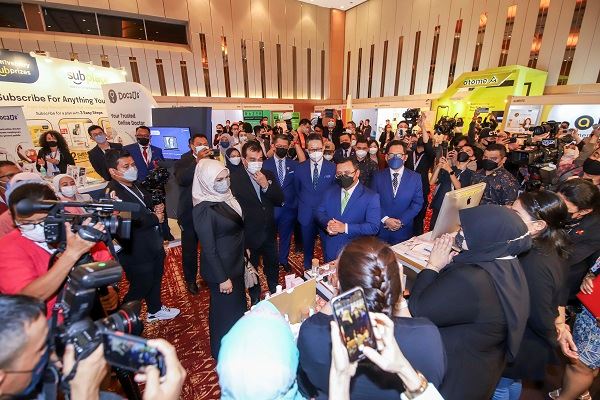 SDEC研讨会2022领袖们参观展览