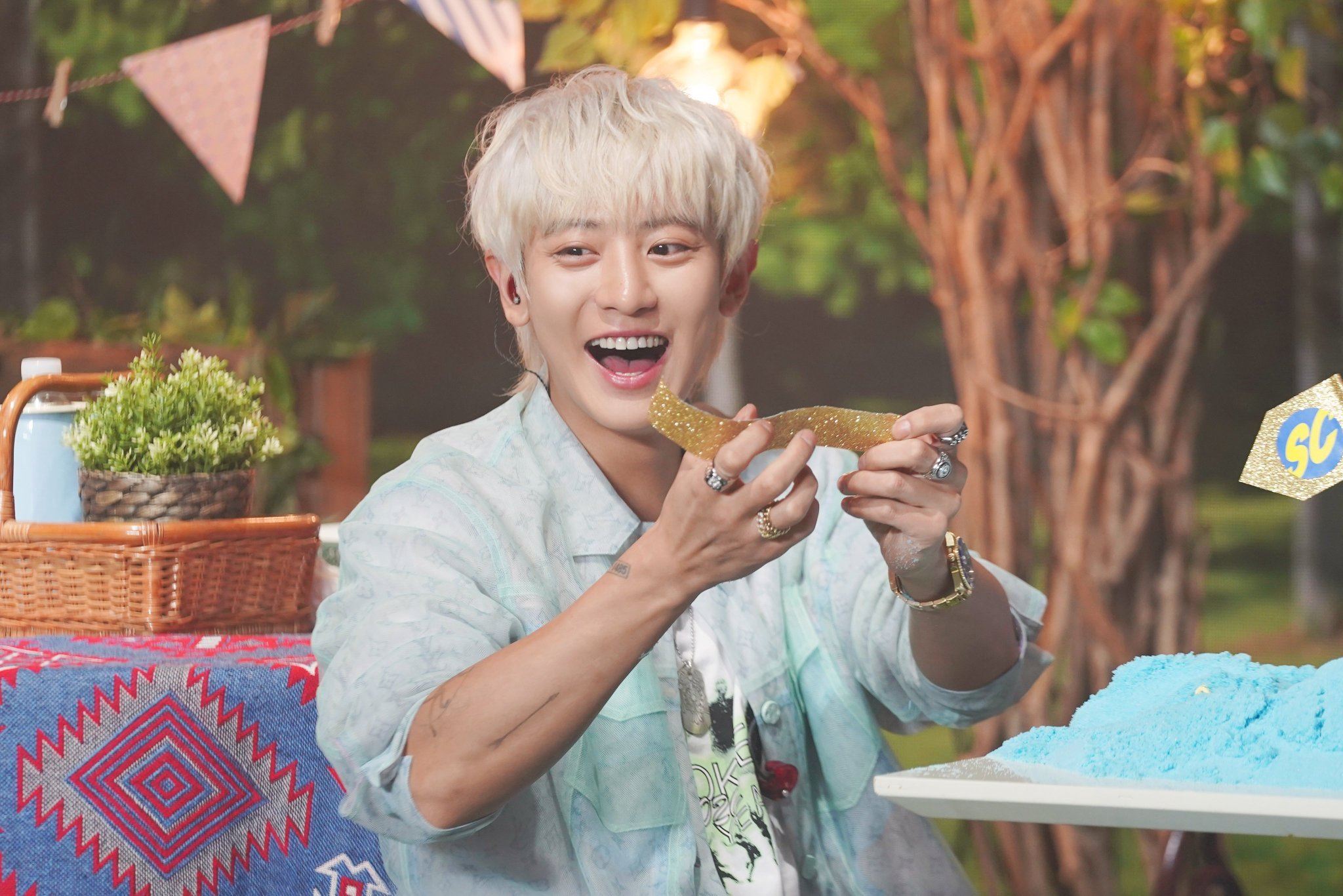 ✨朴灿烈正式退伍🎉 网传exo于2023年完整体回归😯