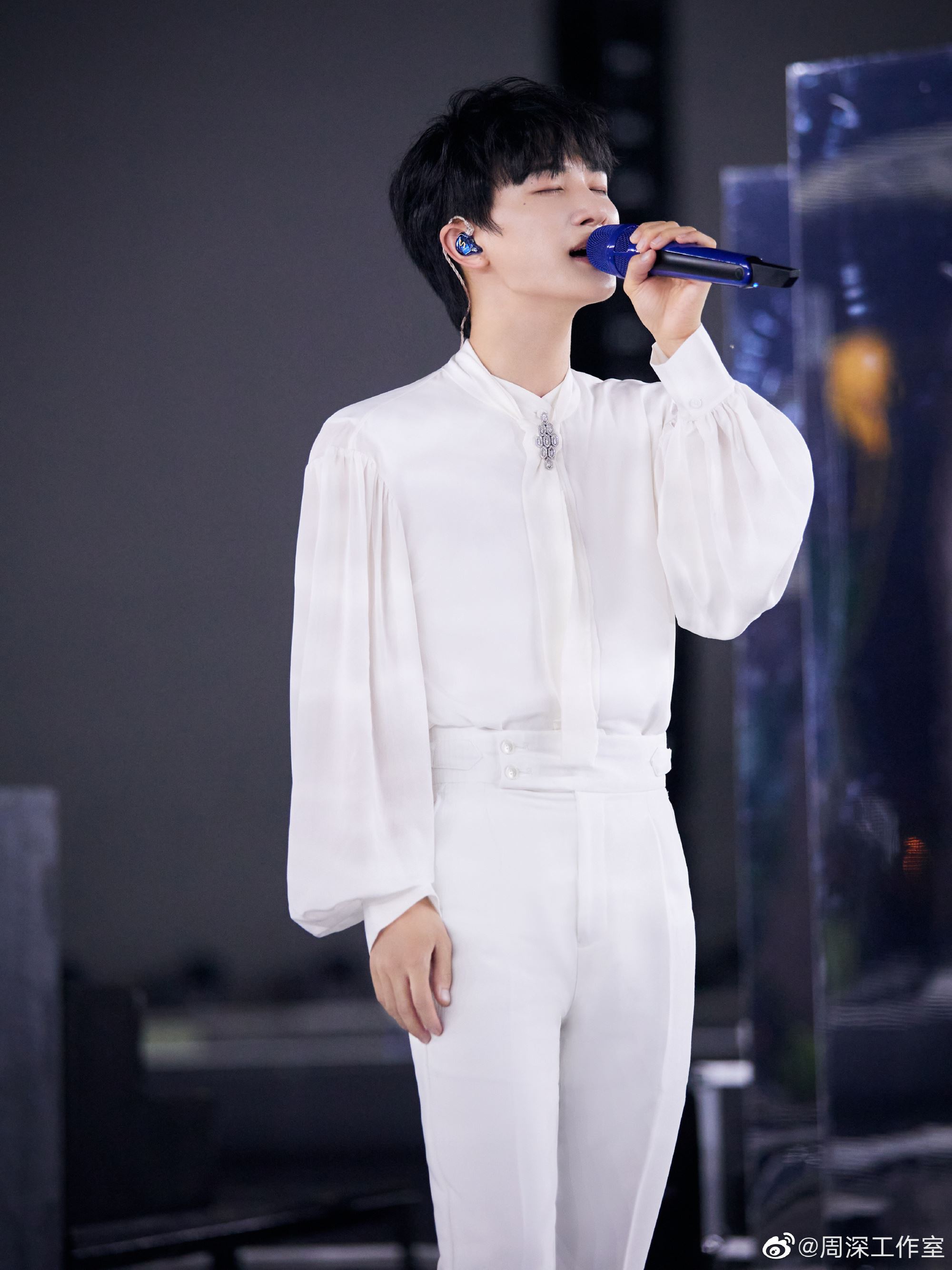 ✨周深30岁生日🎂 今晚直播唱歌给你听🥳