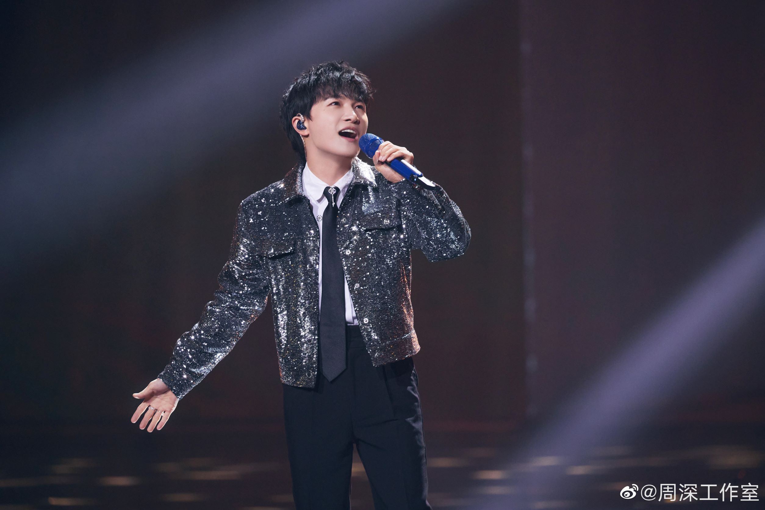 ✨周深30岁生日🎂 今晚直播唱歌给你听🥳