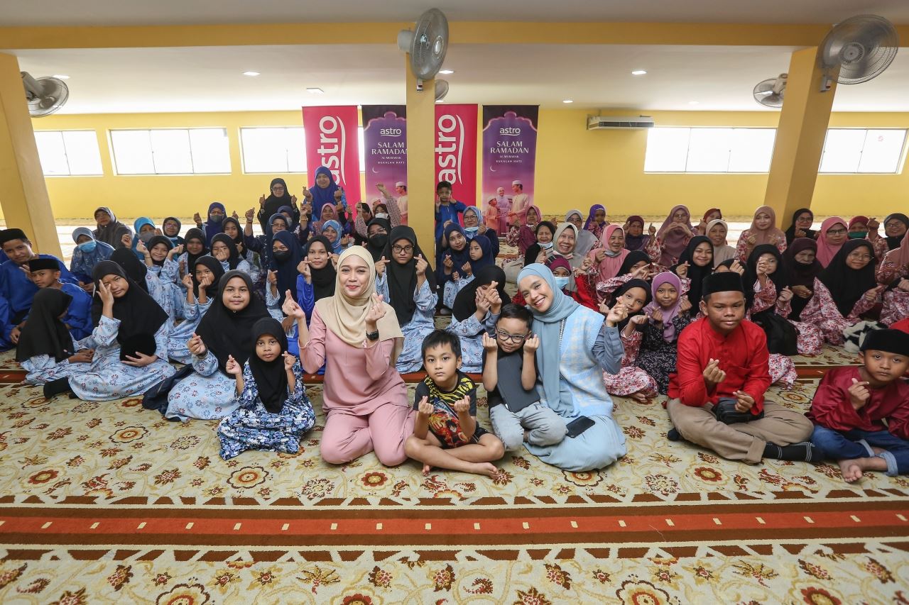 1,000 bungkus bubur lambuk diagihkan astro kasih bersama selebriti tempatan