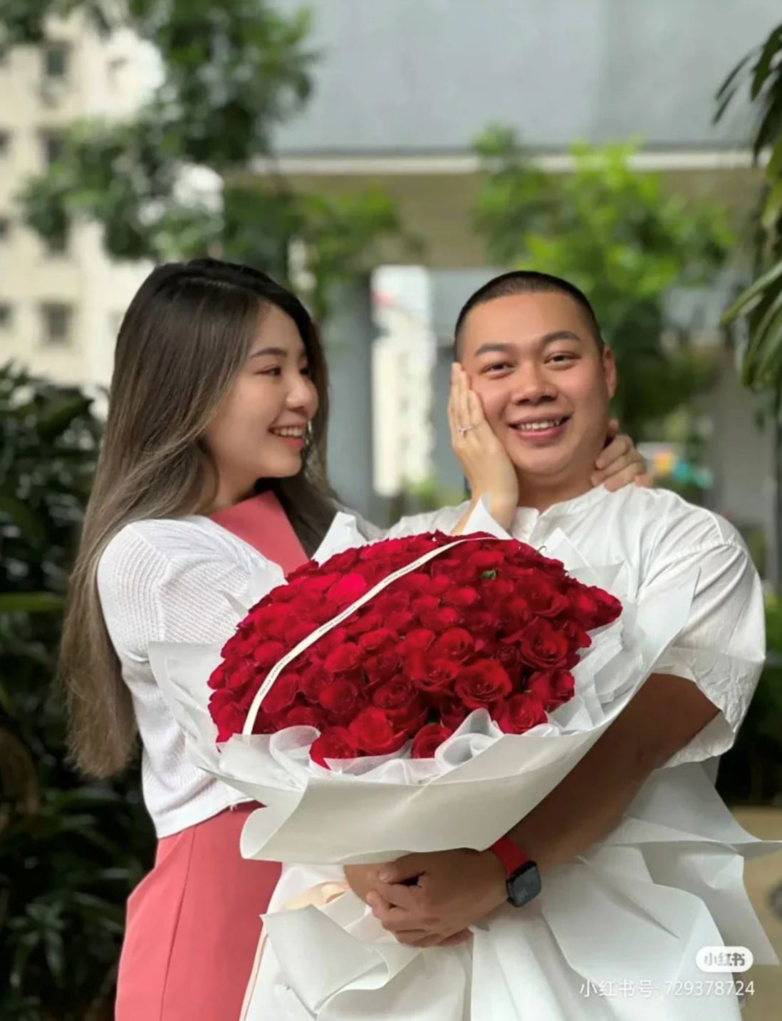 ⚠️【马来堂哥】小堂哥辰辰求婚成功❗️女友甜蜜晒照：最好的生日礼物～🎁