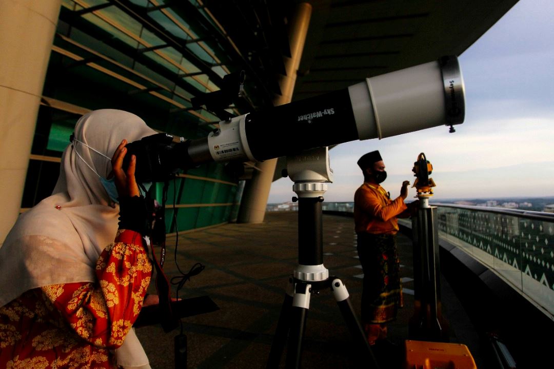 kecoh isu sambut ‘raya awal’, umat islam di malaysia mohon bersabar