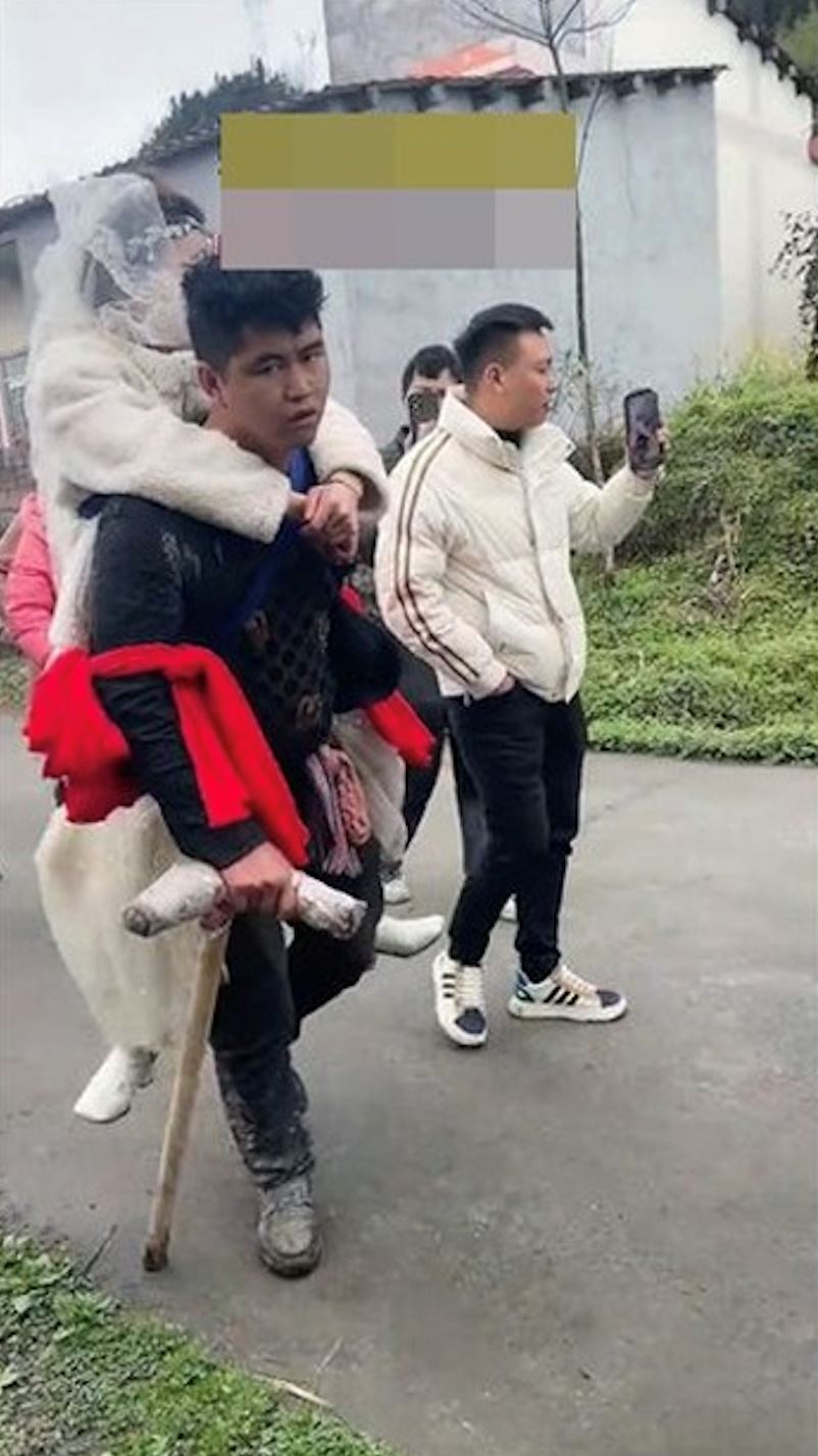 lelaki kena dukung 100-kilometer syarat mahu rujuk semula bekas isteri